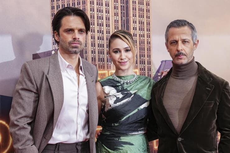 ג'רמי סטרונג, מריה בקאלובה וסבסטיאן סטן