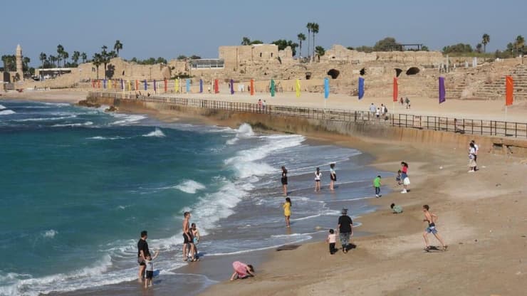 החוף בגן הלאומי קיסריה (צילום: שרית פלאצי, רשות הטבע והגנים) קיסריה