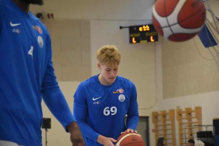 יוצאים לדרך בקיבוץ מגן (צילום: יהלי חן) מ.כ עוטף דרום עושה היסטוריה במשחק ביתי ראשון בליגה לאומית