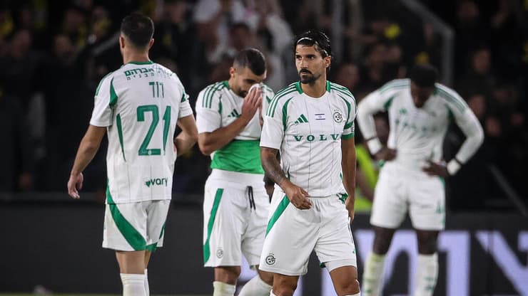 רפאלוב ושחקני חיפה מתוסכלים אחרי ההפסד (צילום: עוז מועלם) בית"ר ירושלים מכבי חיפה