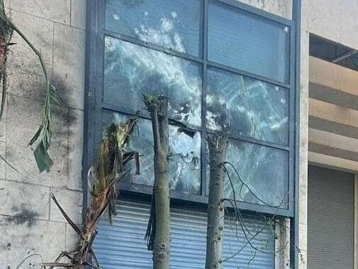 הנזק שנגרם לווילה של נתניהו בקיסריה פגיעת הכטב"מ בבית נתניהו בקיסריה