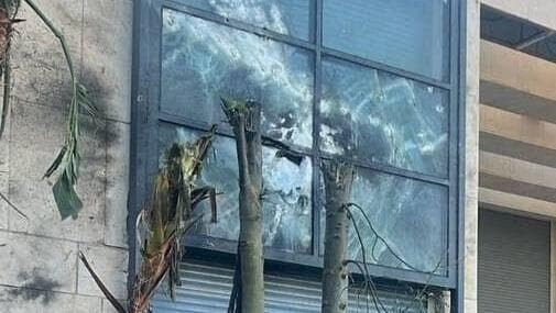 הנזק שנגרם לווילה בקיסריה פגיעת הכטב"מ בבית נתניהו בקיסריה