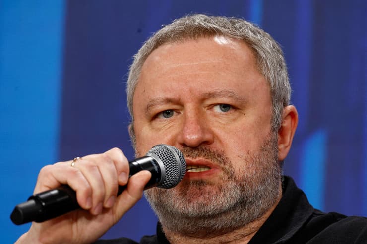 אנדריי קוסטין התובע הכללי של אוקראינה התפטר