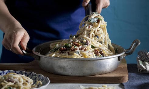 פסטה עם ריקוטה פרסקה, תרד ואגוזי פקאן