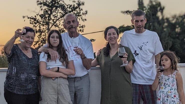 חיים פרי בחג בשנה שעברה עם משפחתו