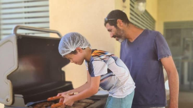 תמיר אדר ז"ל בשנה שעברה עם משפחתו