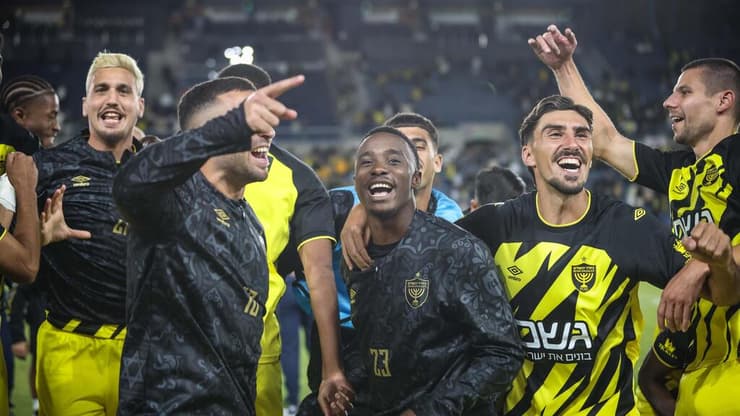 שחקני בית"ר חוגגים (צילום: עוז מועלם) בית"ר ירושלים מכבי חיפה