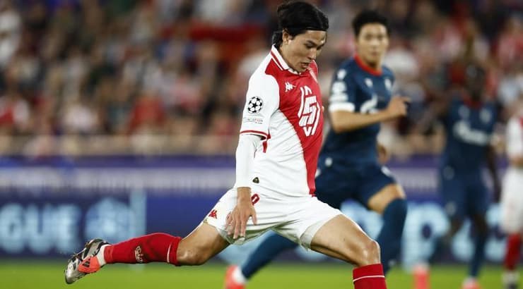 טאקומי מינאמינו בועט (רויטרס) טאקומי מינאמינו בועט