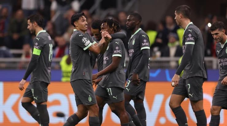 שחקני מילאן חוגגים (רויטרס) שחקני מילאן חוגגים