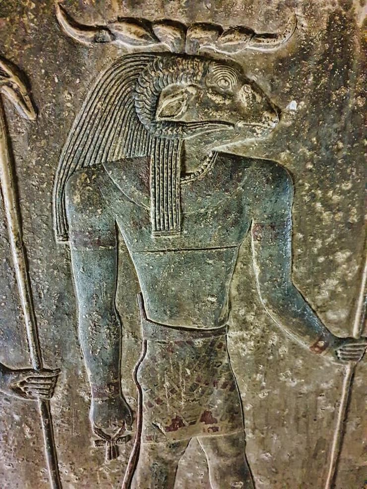 תבליט קיר של ח'נום, אל הבריאה במיתולוגיה המצרית (צילום: Shutterstock) תבליט קיר של ח'נום, אל הבריאה במיתולוגיה המצרית