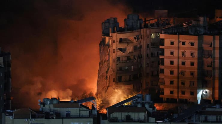 צילום: REUTERS/Mohamed Azakir תקיפת צה"ל בביירות