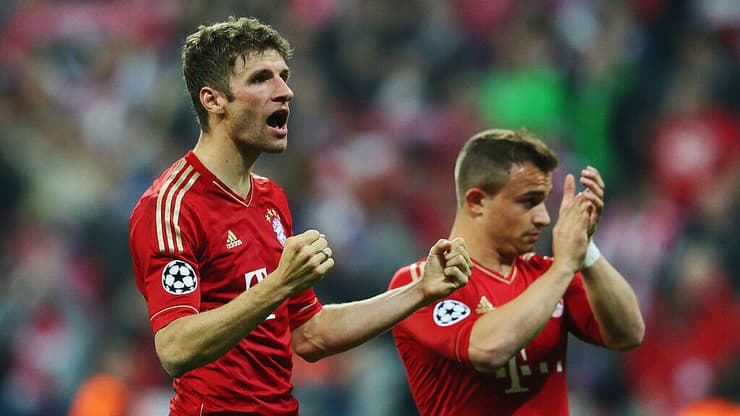 המשיכו לזכייה בטרבל. ג'רדאן שאקירי (מימין) ומולר חוגגים את הניצחון (צילום: Alex Grimm/Bongarts/Getty Images) ג'רדאן שאקירי (מימין) ומולר