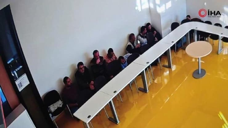 המחבלים באנקרה מחזיקים בבני ערובה