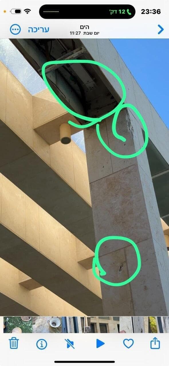 חיפוי השיש בבית ראש הממשלה בקיסריה מחורר והרוס בעקבות פגיעת הכטב"ם שנורה מלבנון