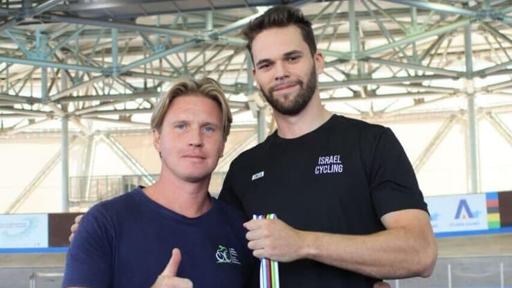 יעקובלב עם מאמנו אולג לוגונוב