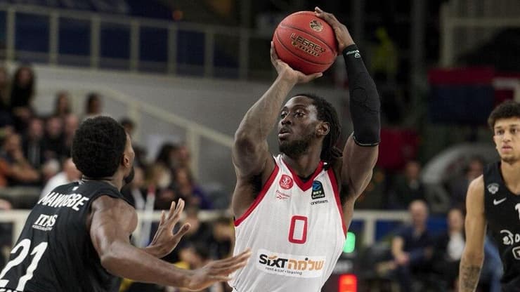 מסרב לחזור לארץ. מוטלי (צילום: הפועל ת"א) טרנטו - הפועל ת"א ג'ונתן מוטלי