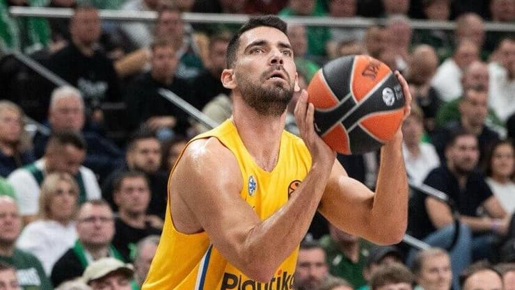 שחקן מכבי ת"א רפי מנקו