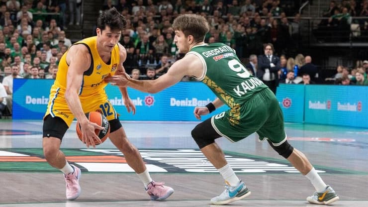 שחקן מכבי ת"א ג'ון דיברתולומיאו