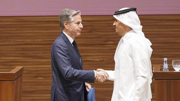 ראש ממשלת קטאר מוחמד בן עבד א-רחמן בן ג'אסם אאל ת'אני ואנתוני בלינקן מזכיר המדינה של ארצות הברית