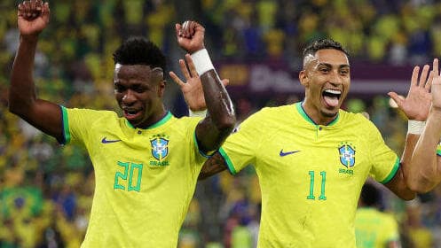 שחקני נבחרת ברזיל חוגגים בשמינית גמר המונדיאל בקטאר