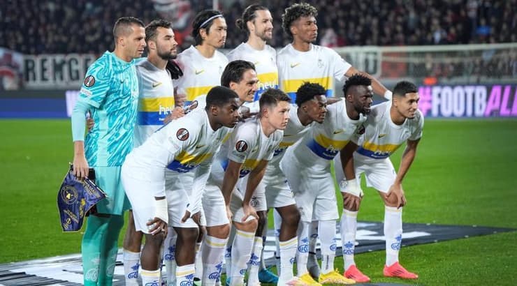 ענאן חלאילי ושחקני אוניון סן ז/ילואז (רויטרס) ענאן חלאילי ושחקני אוניון סן ז/ילואז