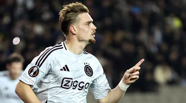 קנת' טיילור חוגג (רויטרס) קנת' טיילור חוגג