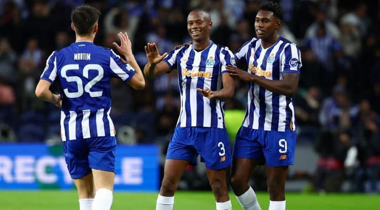 שחקני פורטו חוגגים עם טיאגו דז'אלו