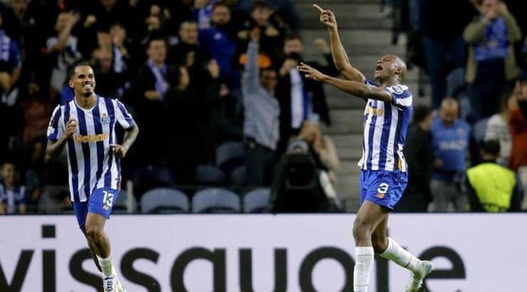 טיאגו דז'אלו חוגג