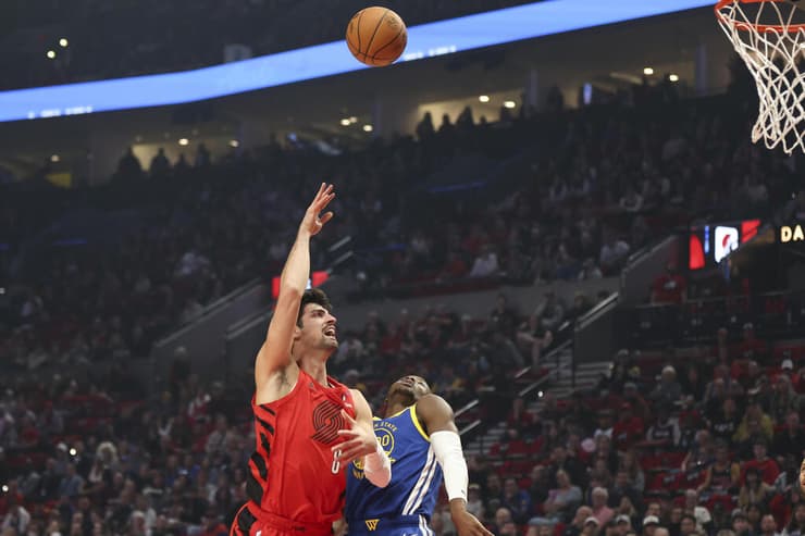 אבדיה מנסה לקלוע מעל קומינגה