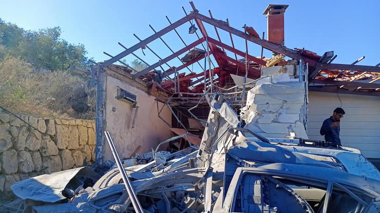 צילום: REUTERS/Stringer זירת התקיפה בדרום לבנון