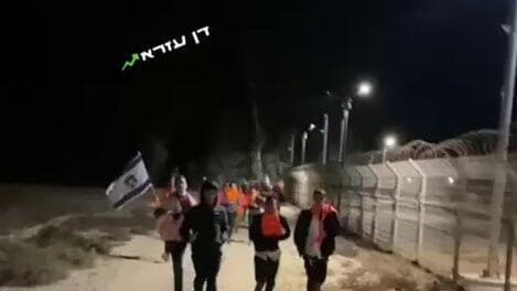 ישראלים המשויכים לקבוצת אלי עזה חצו את המכשול לכיוון עזה עם סרטים כתומים, צה"ל בלם אותם