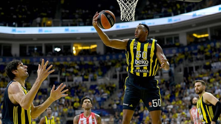 הפסד כואב. קולסון (צילום: Yasin AKGUL / AFP) קולסון