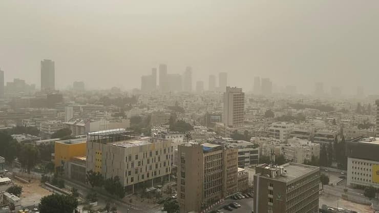 אובך כבד בתל אביב (צילום: דני שדה) אובך כבד בתל אביב