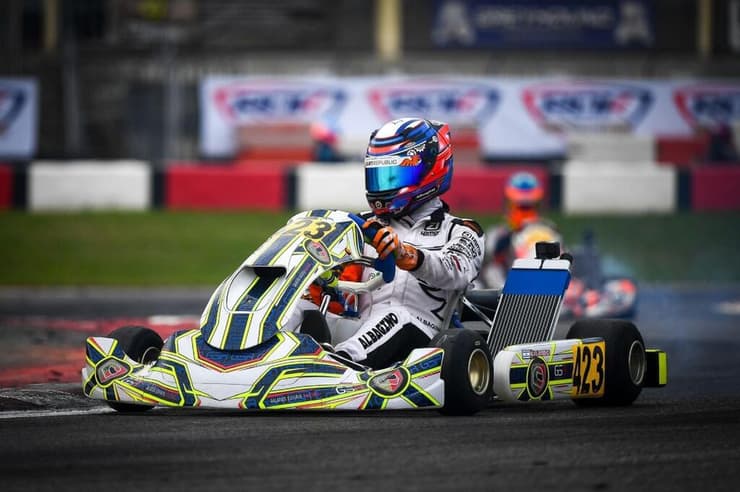 גם על הקסדה יש דגל ישראל. גיא אלבג (צילום: יח"צ) גיא אלבג