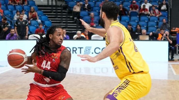 בדרך החוצה. ספידי סמית' (צילום: שלו שלום) ספידי סמית'