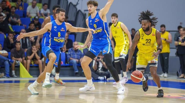 קרלוס מרשל מול רפי מנקו (רועי כפיר) קרלוס מרשל מול רפי מנקו