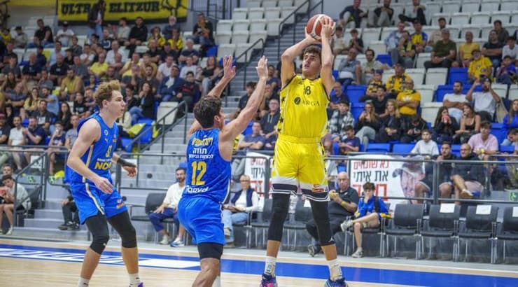 איליי דולינסקי מול ג'ון דיברתולומאו (רועי כפיר) איליי דולינסקי מול ג'ון דיברתולומאו