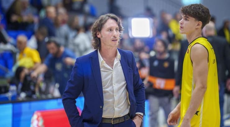 רובן נייברגר (רועי כפיר) רובן נייברגר