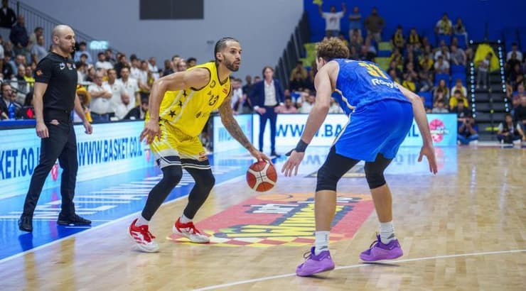 קודי דמפס מול רוקאס יוקובאיטיס (רועי כפיר) קודי דמפס מול רוקאס יוקובאיטיס