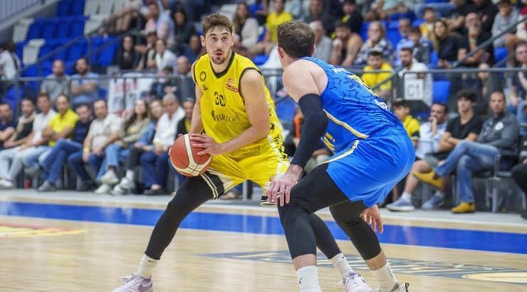 איתי מושקוביץ מול ג'ייק כהן (רועי כפיר) איתי מושקוביץ מול ג'ייק כהן