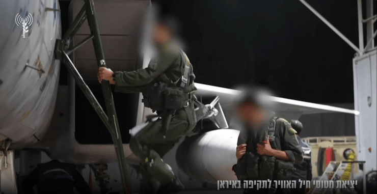 Documentation sur le départ des avions de l'armée de l'air pour attaquer en Iran