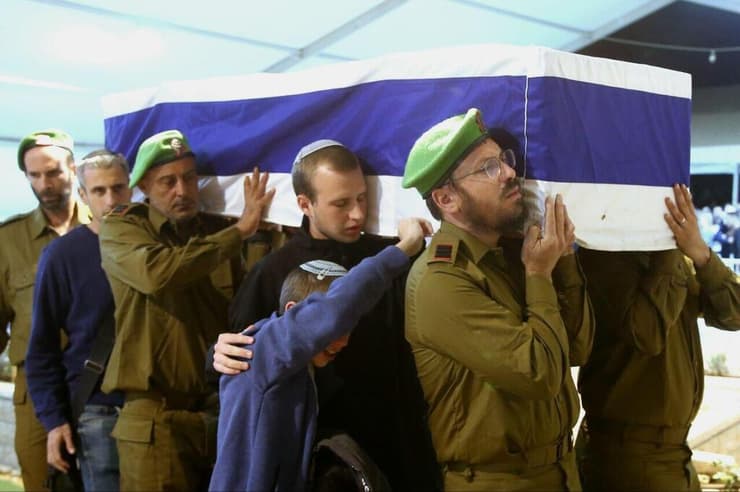 צילום: אלכס קולומויסקי הלוויתו של הרב אבי גולדברג בהר הרצל