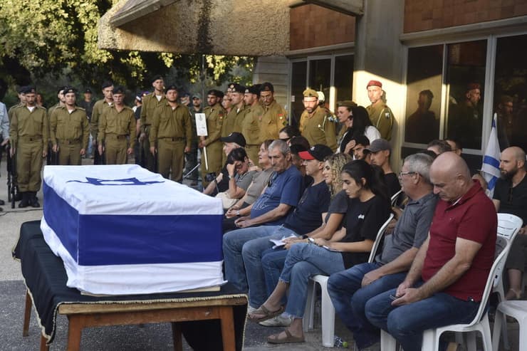 הלווייתו של סמל עידו בן צבי (צילום: שרון צור) הלווייתו של סמל עידו בן צבי ז"ל