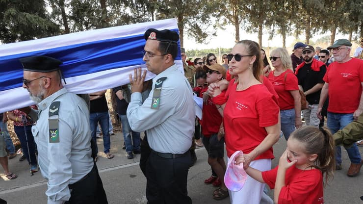 הלווייתו של רס"ב במיל' עמרי לוטן (צילום: יריב כץ ) הלווייתו של רס"ב (במיל') עמרי לוטן ז"ל