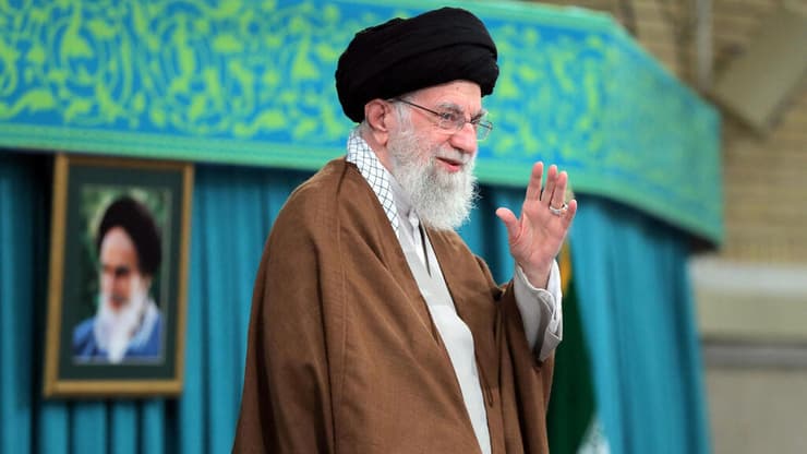 חמינאי: "ישראל עשתה טעות" (צילום: Office of the Iranian Supreme Leader/WANA (West Asia News Agency)/Handout via REUTERS) עלי חמינאי