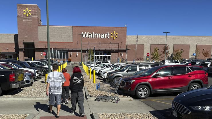 וולמארט. מנצלת את חולשת הרשתות הבינוניות ומגדילה נתחי שוק (צילום: AP Photo/David Zalubowski) וולמארט. מנצלת את חולשת הרשתות הבינוניות ומגדילה נתחי שוק