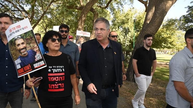 יואב קיש בסיור בניר עוז בהשתתפות שורדי ושורדות שבי