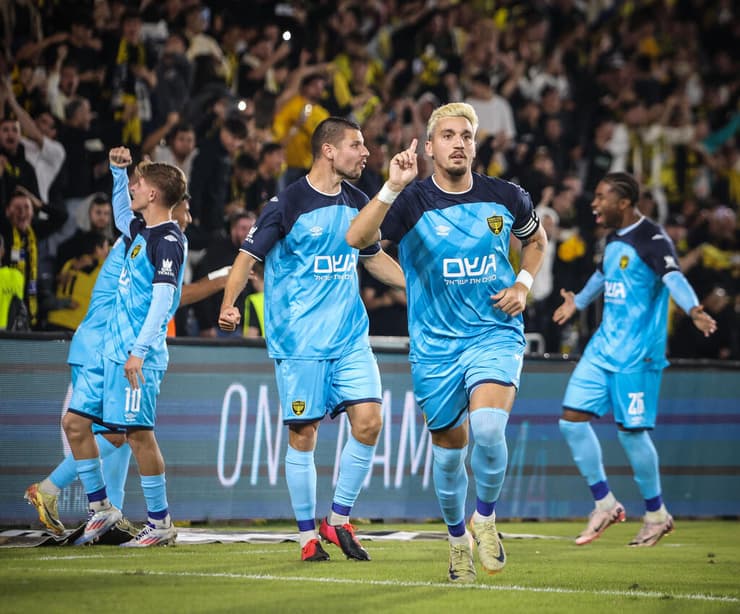 כשמשקיעים קורים דברים טובים. שועה חוגג את המהפך (צילום: עוז מועלם) בית"ר ירושלים ירדן שועה מכבי ת"א