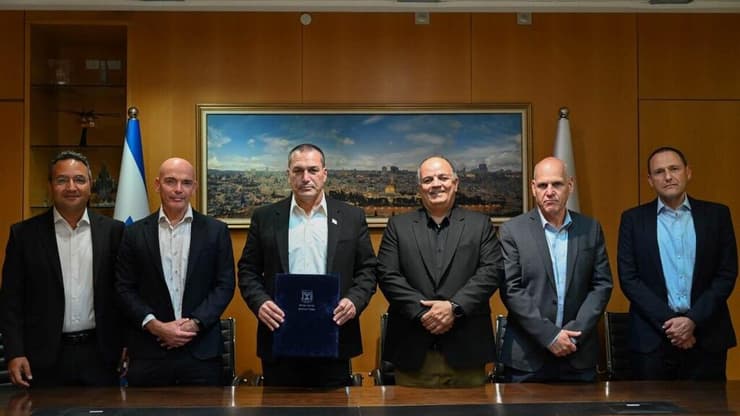 חתימת משרד הביטחון להשלמת הפיתוח של מערכת הלייזר מגן אור