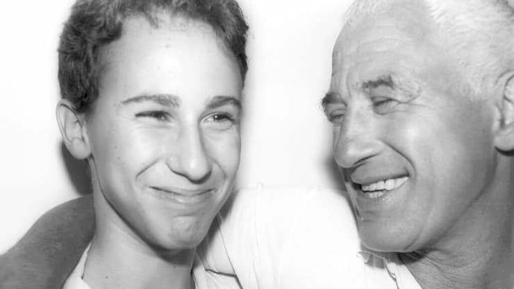 בני ואסף אמדורסקי. "ההשפעה של המוזיקה הצרפתית על אבא הייתה כל כך עמוקה" (צילום: גל יחיעם , יפפא באדיבות הספרייה הלאומית) בני ואסף אמדורסקי